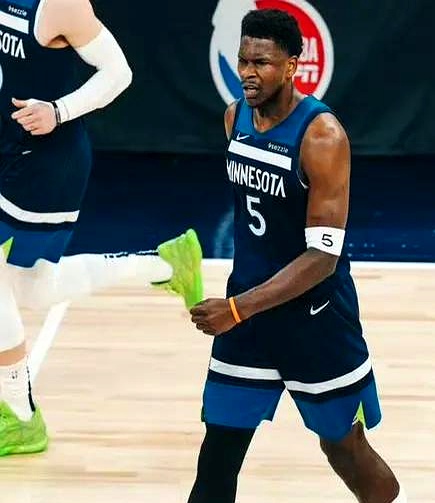 包含加时末段明尼苏达森林狼备战全明星赛，队长鼓劲细节曝光，球迷炸锅，细节决定成败的词条