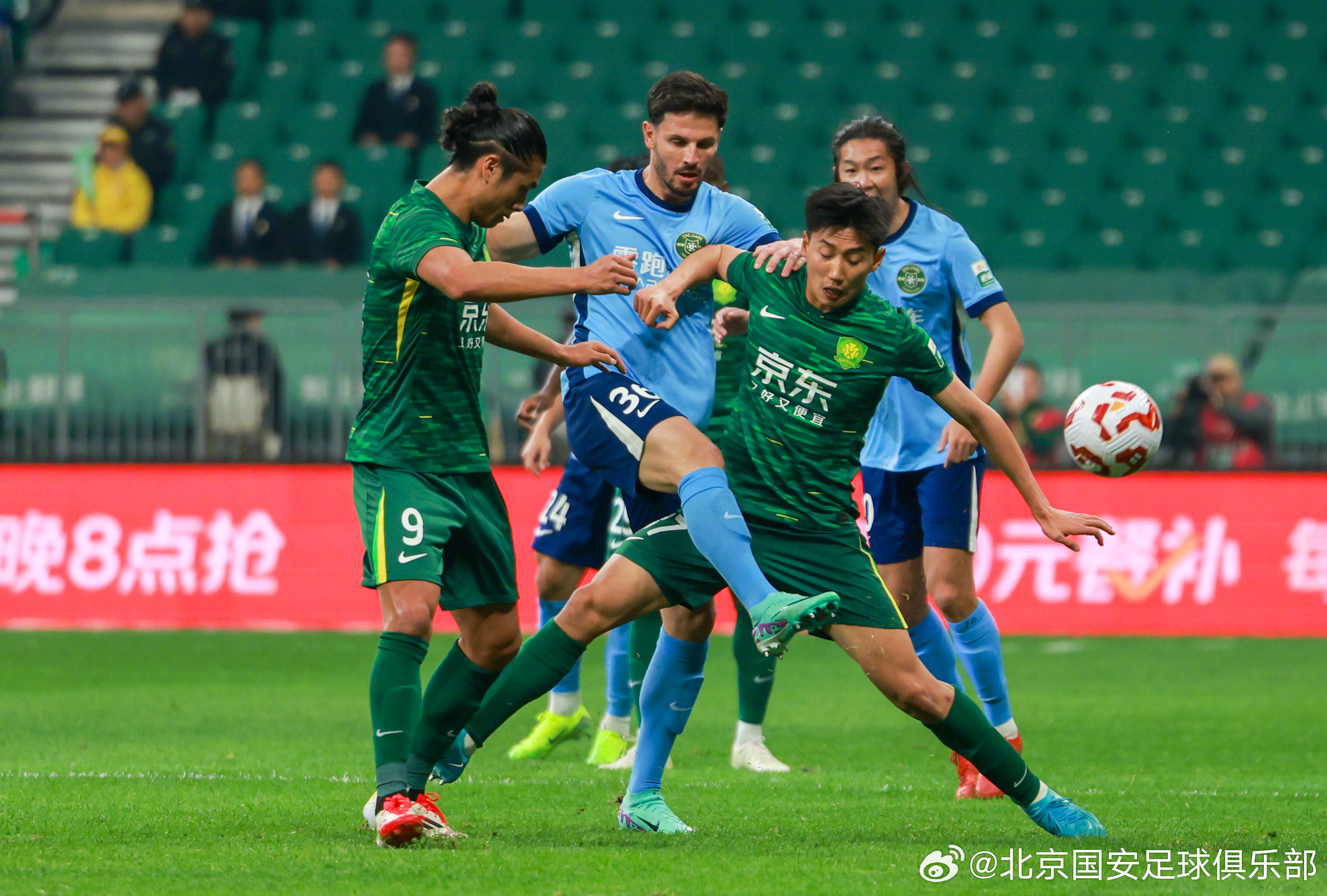 问鼎娱乐官方网站北京国安训练开放日，国际比赛日官宣签约引欢呼，德国杯在即，年轻球员得到机会的简单介绍