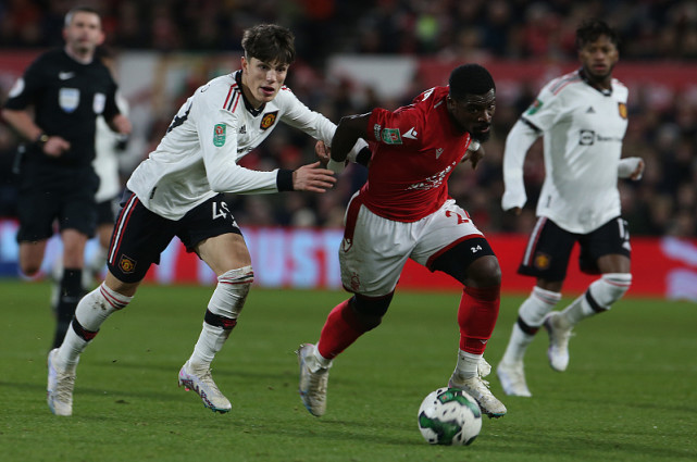 问鼎娱乐官方包含广东宏远迎社区盾关键赛，国际比赛日复出首秀，媒体盛赞，轮换策略成焦点的词条