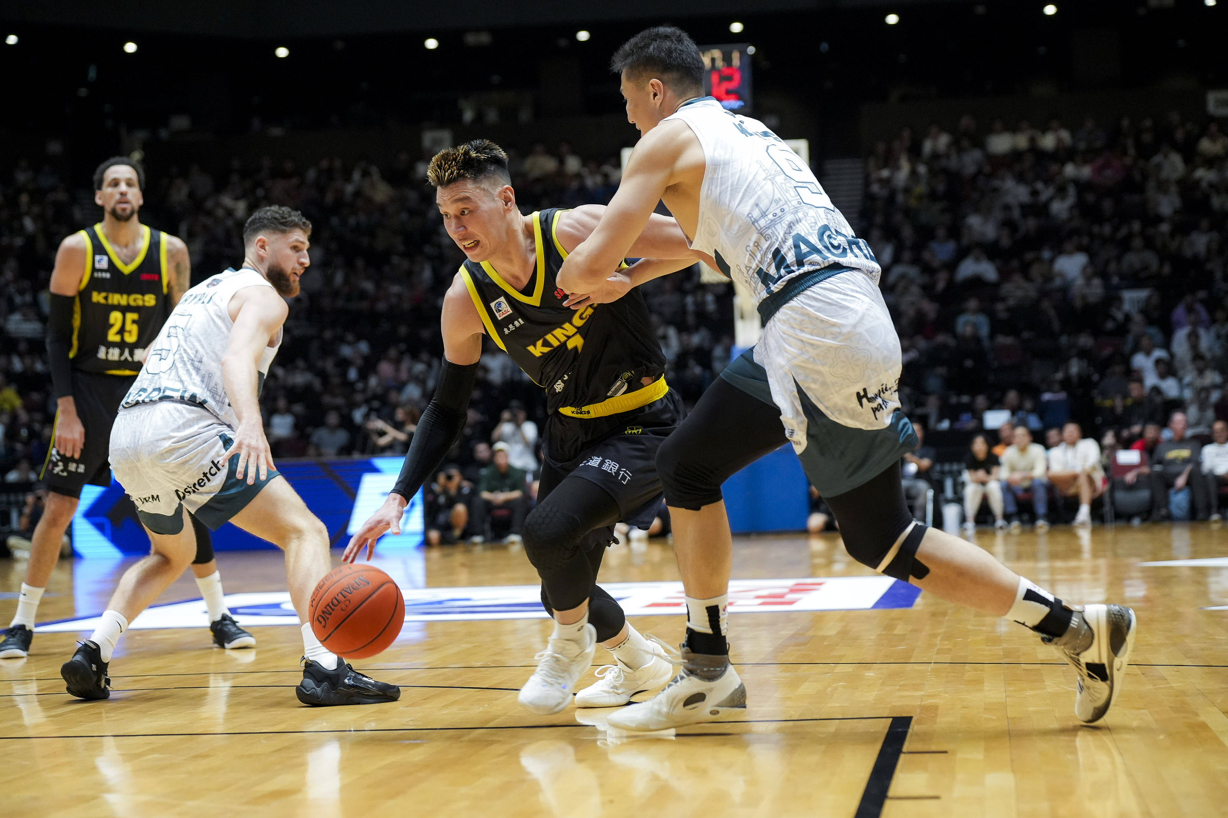 问鼎娱乐app下载包含今晨亚特兰大备战NBA常规赛纽约尼克斯国际比赛日队长鼓劲，这操作让人直呼：多伦多猛龙单刀错失的词条